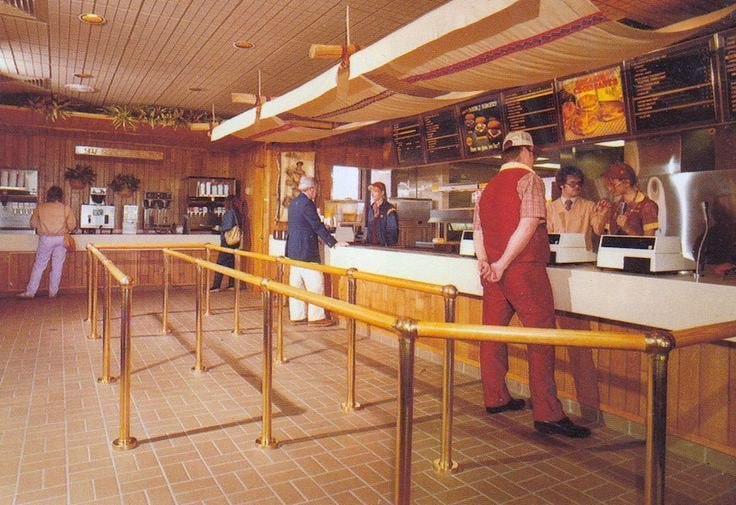 20 世纪 80 年代的麦当劳餐厅内部