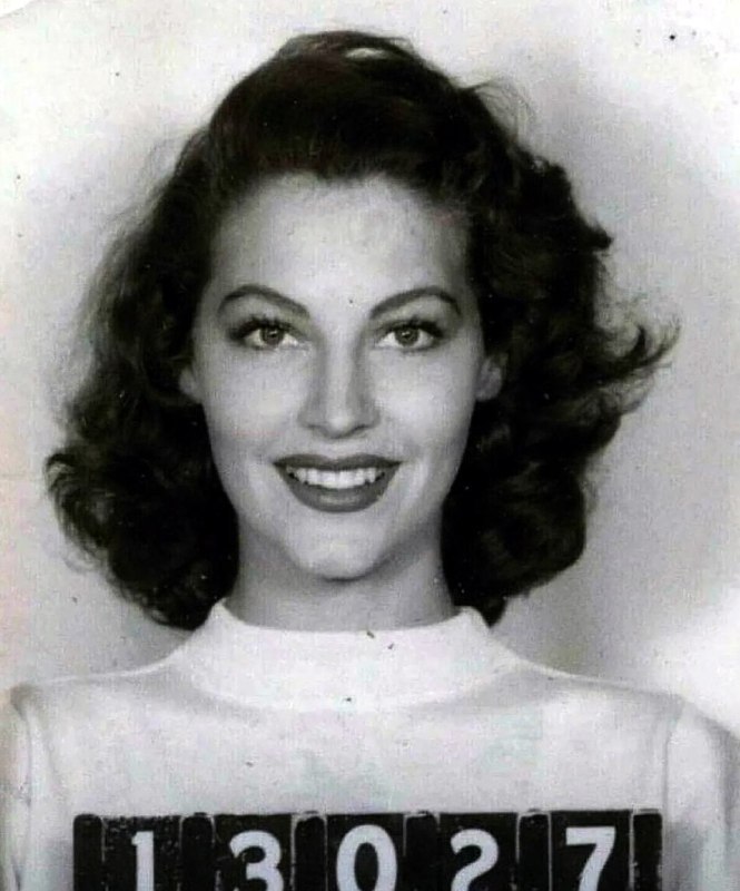 #名人 19岁的艾娃·加德纳，为她在米高梅的入职调查拍摄的照片（1942年）