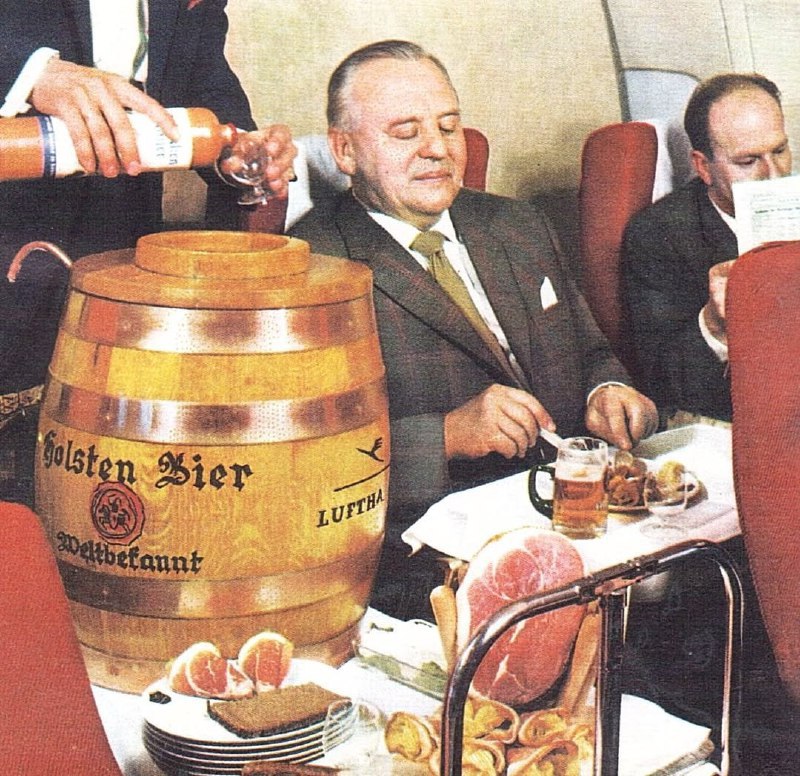 1960年代末，汉莎航空的波音707-320商务舱