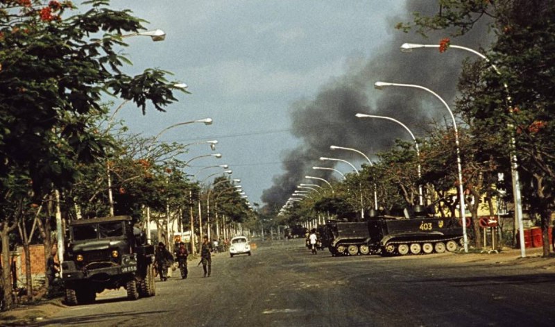 1975年4月，金边的街道陷入混乱