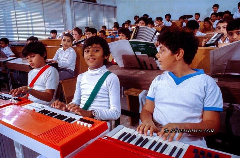 1970年代，沙特阿拉伯吉达的学校音乐课1970年代，沙特阿拉伯吉达的学校音乐课