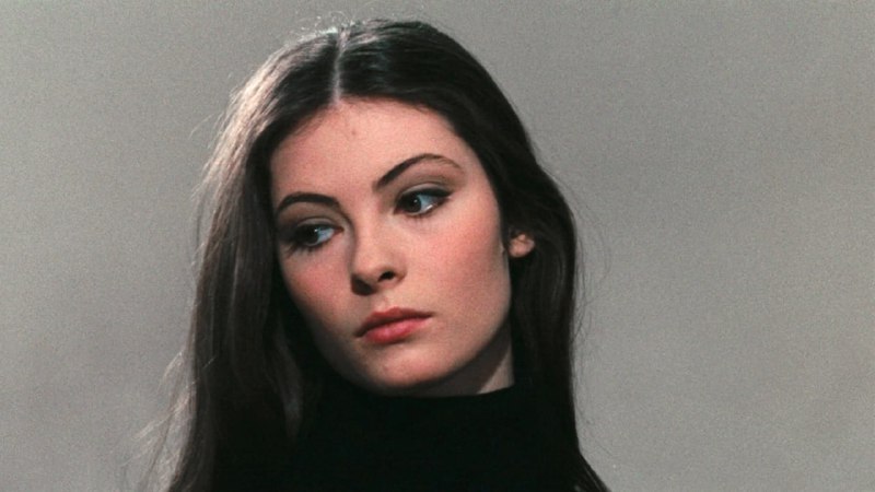 #名人 索尼娅·彼得罗芙娜在 #电影《印第安之夏》（1972年）这部由瓦莱里奥·祖尔里尼执导的意大利电影，以温柔、忧郁的笔触描绘了一段师生之间微妙而复杂的情感