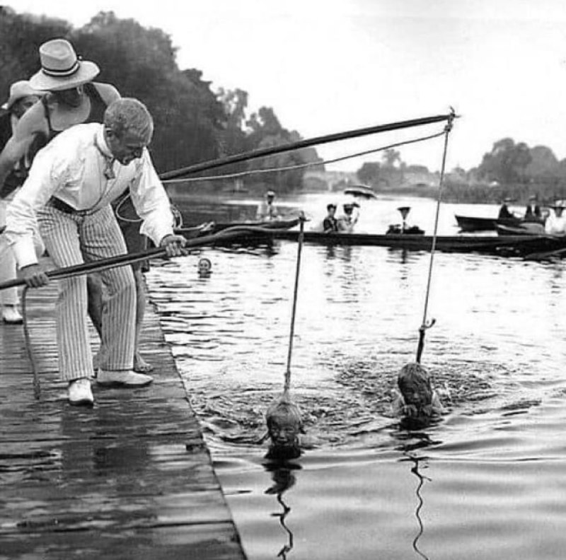 1920年美国，为了孩子学会游泳