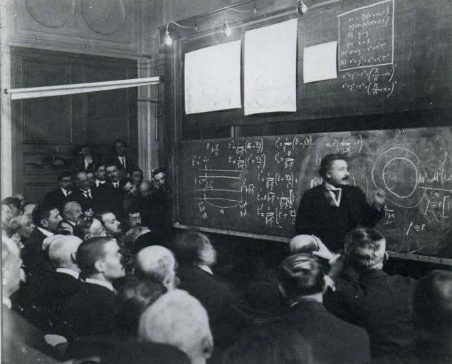 1922年，爱因斯坦在巴黎大学的相对论讲座