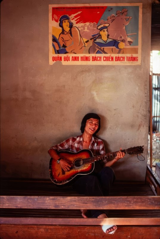 1980 年 6 月，越南胡志明（西贡） 宿舍里的学生