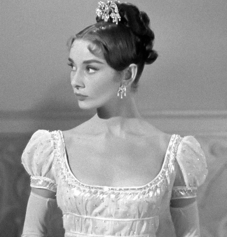 #名人 奥黛丽·赫本在《战争与和平》（1956年）中的造型#名人 奥黛丽·赫本在《战争与和平》（1956年）中的造型