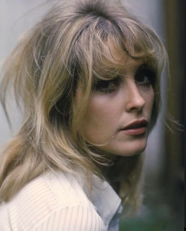 #名人 莎朗·塔特 于伦敦拍摄（1966年）莎朗·塔特（Sharon Tate，1943年1月25日—1969年8月9日），出生于美国得克萨斯州达拉斯，美国女演员