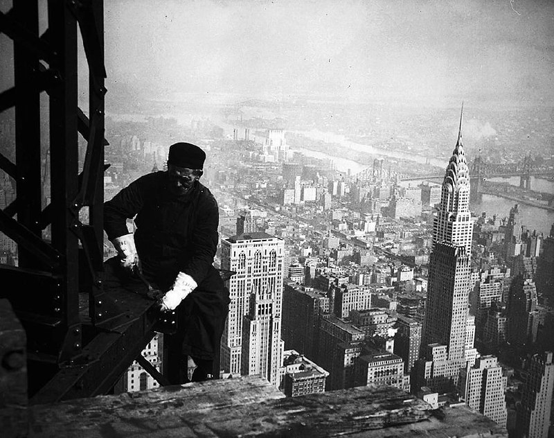 1930年代纽约市天际线上的帝国大厦建设过程