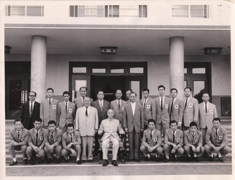 1950–1960年代，香港顶尖华裔足球运动员普遍代表中华民国（台湾，ROC）出战国际赛事，而非香港队