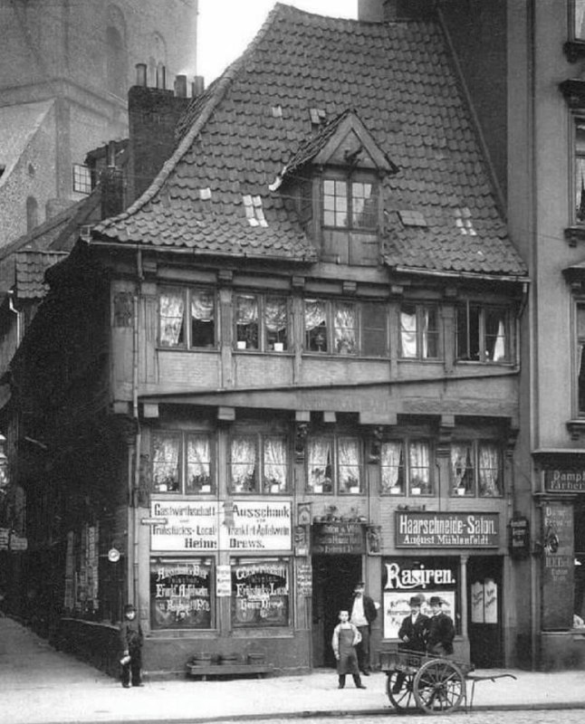 1898年，德国汉堡最古老的一栋房子——建于1524年的“老屋”成为了当地的文化遗产