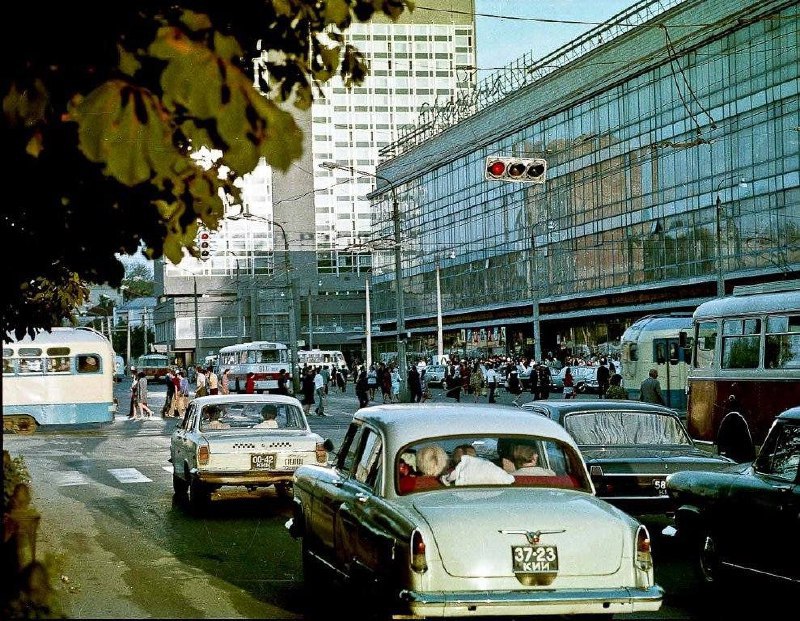 照片由 Boris Gradov 拍摄，地点是乌克兰基辅，时间为 1970年代