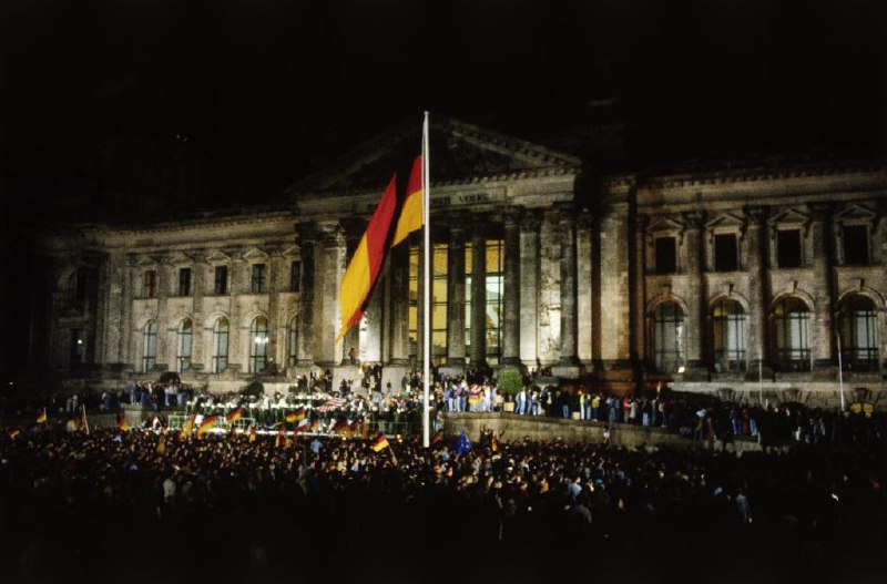 1990年，东西德时隔45年后重新统一