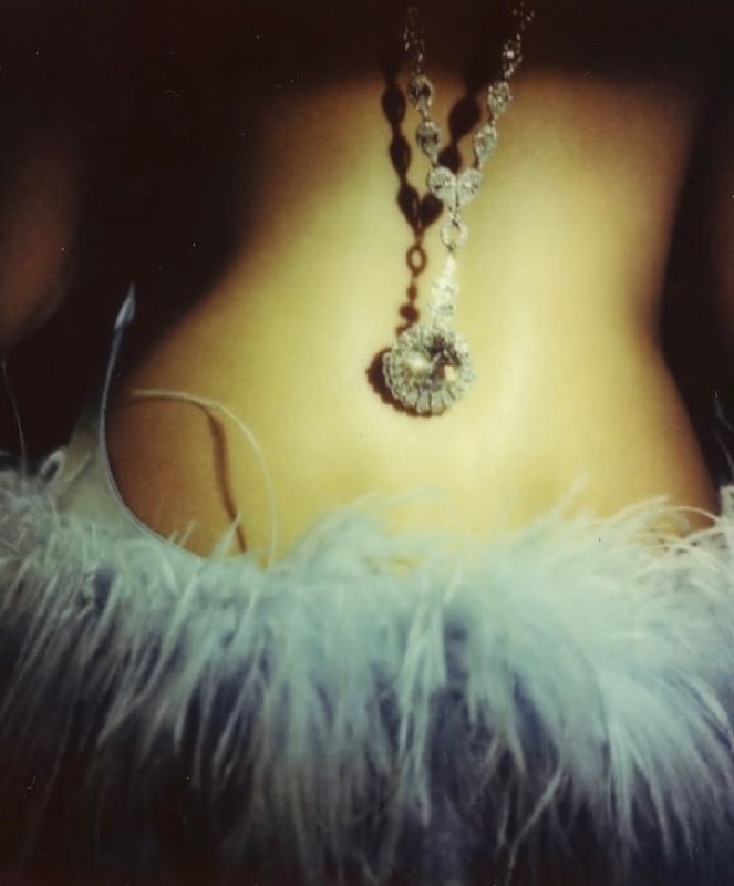 #名人 雪莉·麦克雷恩（Shirley MacLaine）在《What a Way to Go!》（1964年）中的表现#电影《What a Way to Go!》是一部1964年的美国黑色喜剧电影，由安·麦克格劳主演，雪莉·麦克雷恩在片中担任重要角色