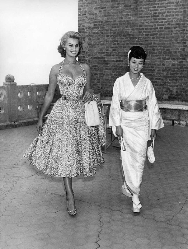 #名人 1955年威尼斯电影节，意大利女演员索菲亚·罗兰 和日本女演员 京町子