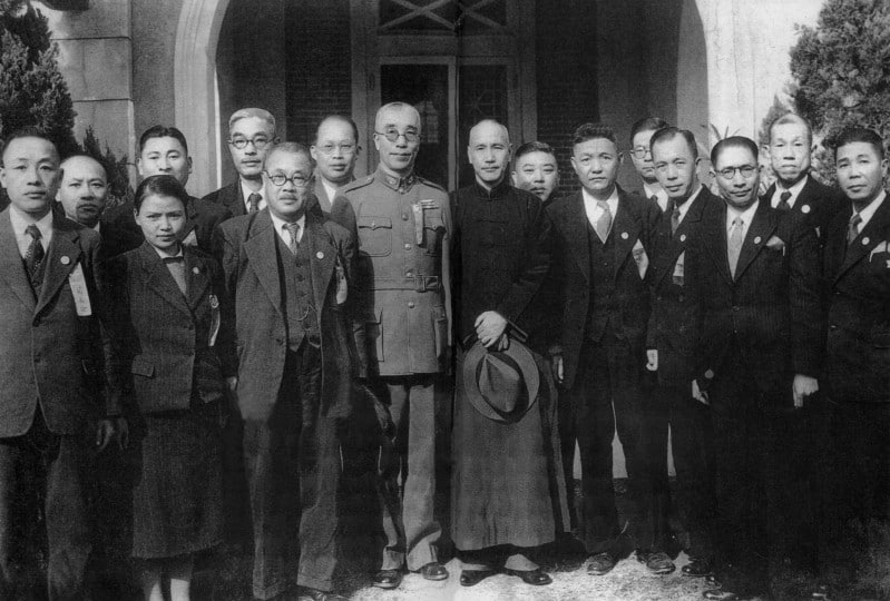 1946年，蒋介石与17名台湾国民议会代表