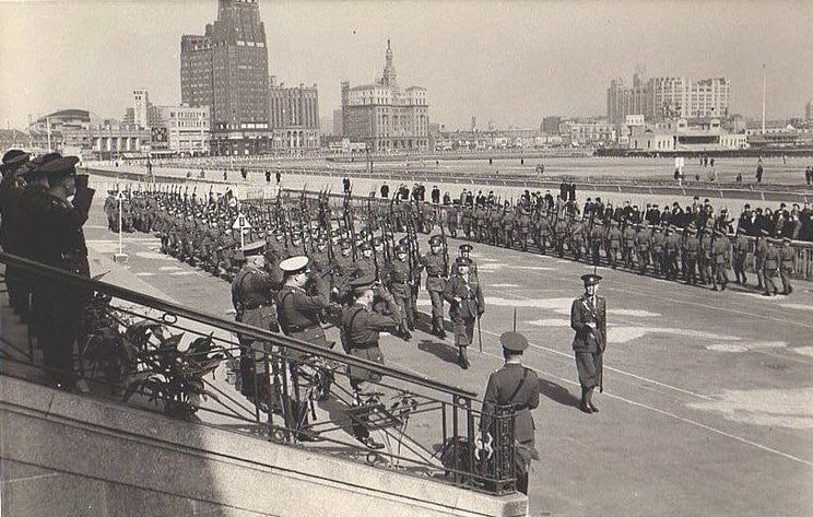 1937年5月12日，上海，庆祝乔治六世国王加冕的阅兵仪式