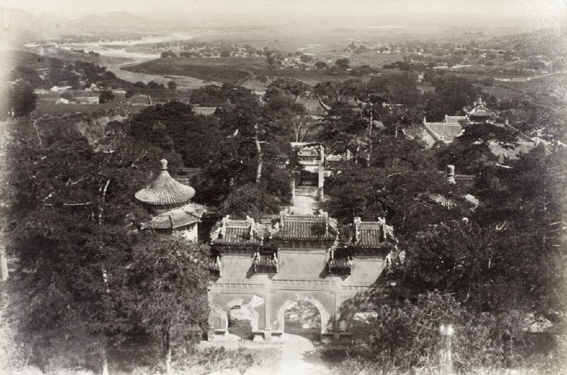1870-1890年，北京碧云寺后景