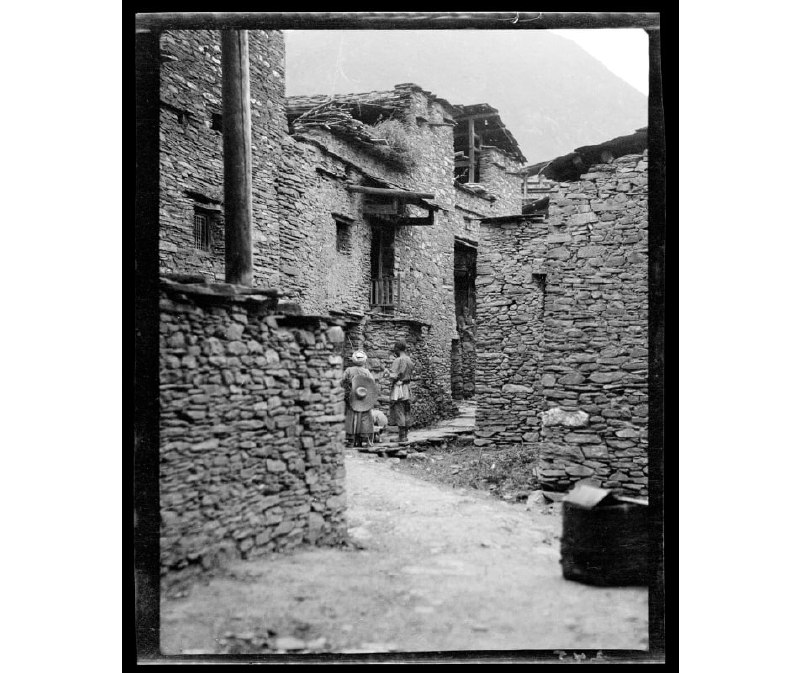 1917年，四川，汶川县绵虒镇，瓦寺土司官寨的主街