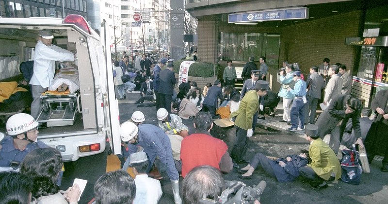 东京地铁沙林毒气事件（日语：地下鉄サリン事件）东京地铁沙林毒气袭击是邪教组织奥姆真理教（Aum Shinrikyo）成员于1995年3月20日在日本东京实施的国内恐怖主义行为