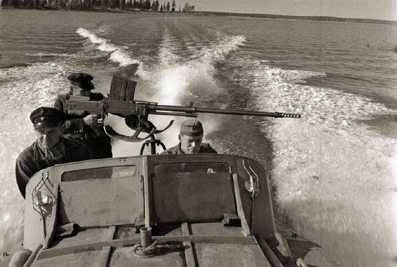 1941年9月28日，一艘芬兰摩托艇搭载拉赫蒂L-39反坦克炮巡逻