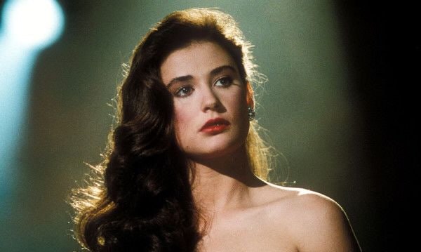 著名美国奇幻剧情电影《人鬼情未了》主演 #名人 黛米·摩尔，1980s，老照片