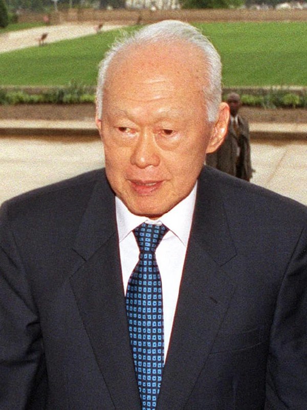 #人物 李光耀（Lee Kuan Yew GCMG CH SPMJ）生于1923年9月16日，原名Harry Lee Kuan Yew，于2015年3月23日逝世