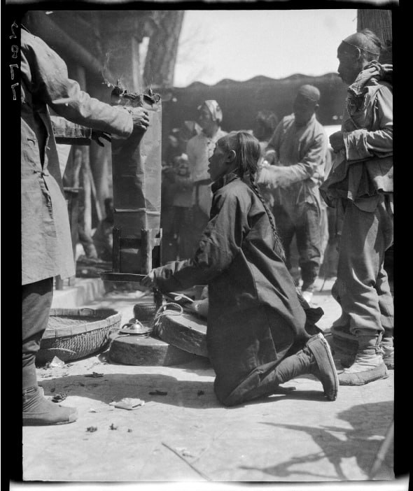 北京妙峰山，烧黄纸