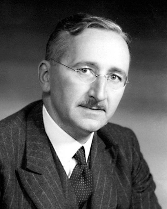 #人物 弗里德里希·哈耶克，（德语：Friedrich August von Hayek，1899年5月8日—1992年3月23日）是出生于奥匈帝国的英国知名经济学家、政治哲学家，1974年诺贝尔经济学奖得主