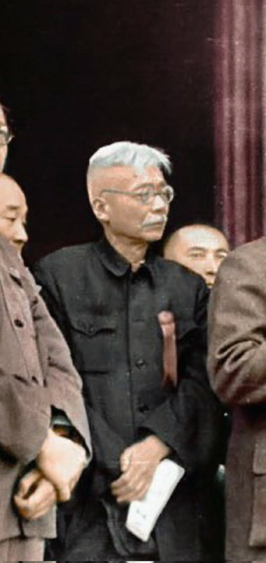 #人物 林伯渠中国湖南省安福县人，中国共产党重要领导人之一，与董必武、徐特立、谢觉哉和吴玉章并称为中共五老