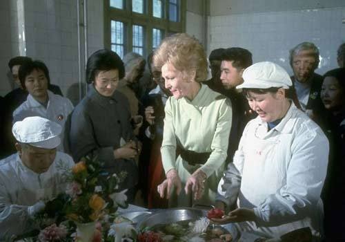 1972 2月22，尼克松夫妇访华，夫妇俩在中国各地参观 #历史1972 2月22，尼克松夫妇访华，夫妇俩在中国各地参观 #历史