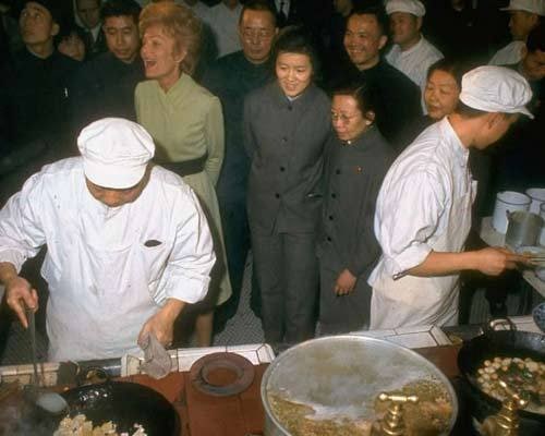 1972 2月22，尼克松夫妇访华，夫妇俩在中国各地参观 #历史1972 2月22，尼克松夫妇访华，夫妇俩在中国各地参观 #历史