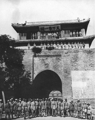 1945年，冀热辽军区部队攻占山海关