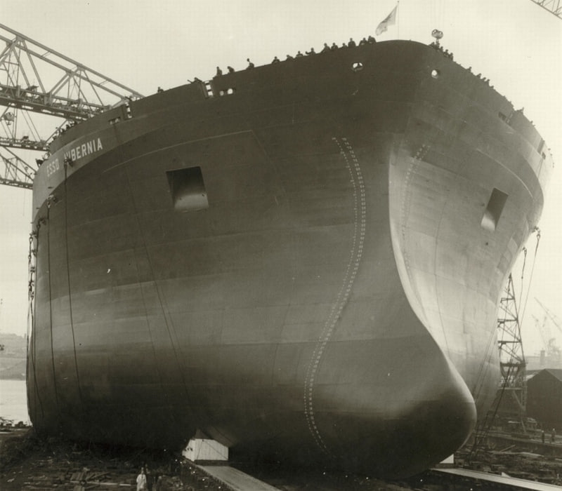 1970，北爱尔兰，建造中的25万吨巨型油轮Esso Hibernia号，它的姊妹船只Hibernia号后来由于过于巨大，一度堵塞了苏伊士运河