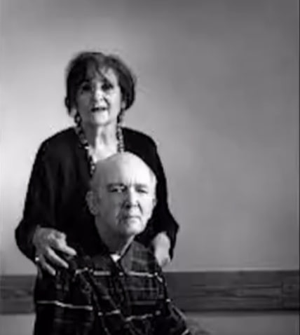 #艺术品 威廉·乌特莫伦(William Utermohlen，（1933-2007），出生德国，长居英国的美国具象艺术家，以其晚期自画像而闻名，这些自画像是在 1995 年诊断出可能患有阿尔茨海默病后完成的