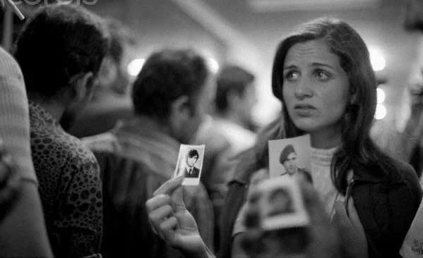 1974年，土耳其入侵塞浦路斯后，一名希族塞人妇女流浪，拼命寻找她失踪的丈夫