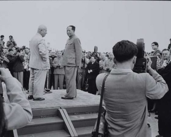 1959年，毛泽东在北京机场会见尼基塔·赫鲁晓夫