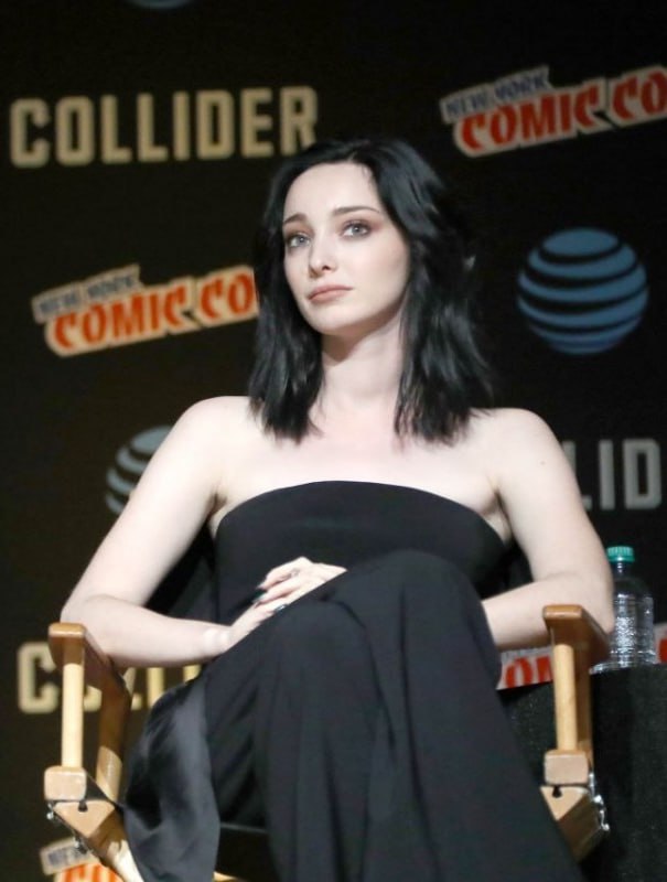 2017年纽约动漫展上的艾玛·杜蒙（Emma Dumont）