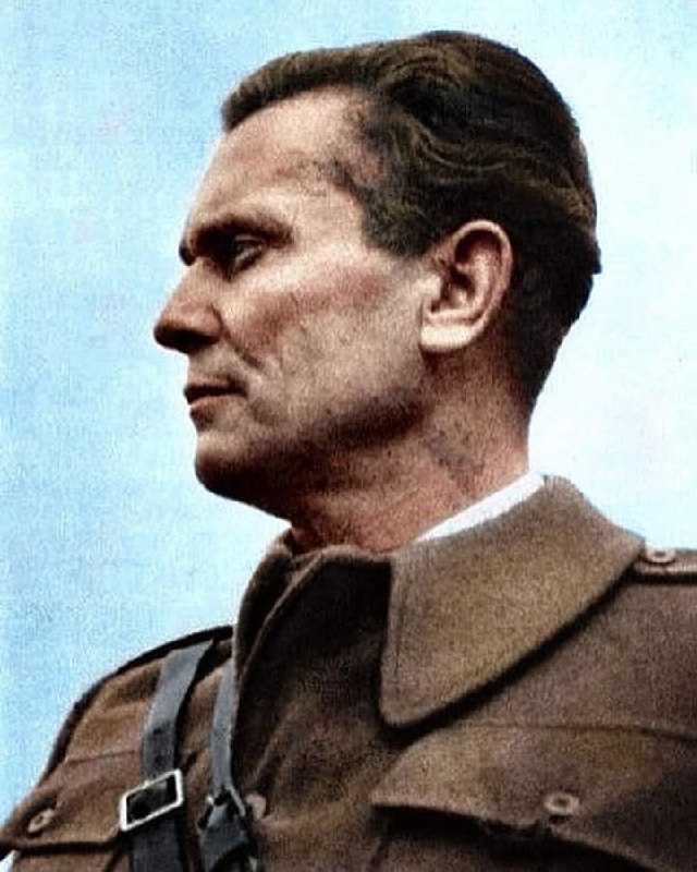 1942年，约瑟普·布罗兹·铁托 (Josip Broz Tito) 在波斯尼亚比哈奇